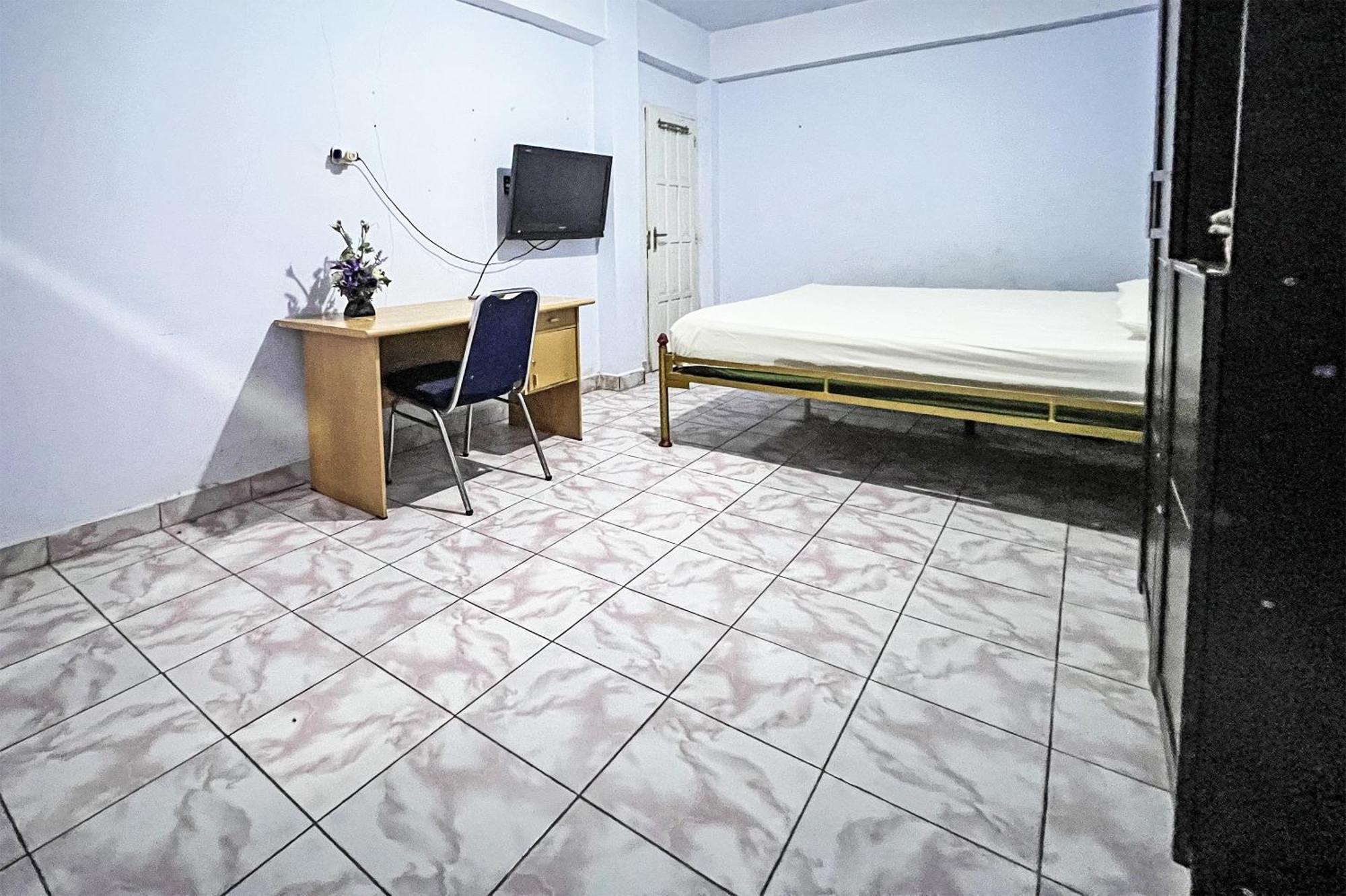 Oyo 91757 Surya Hotelneartaman Anggrek Pkk Watansoppeng Lalabata Kültér fotó