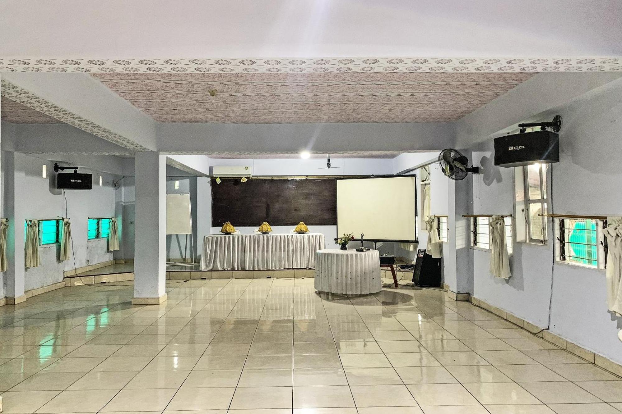 Oyo 91757 Surya Hotelneartaman Anggrek Pkk Watansoppeng Lalabata Kültér fotó