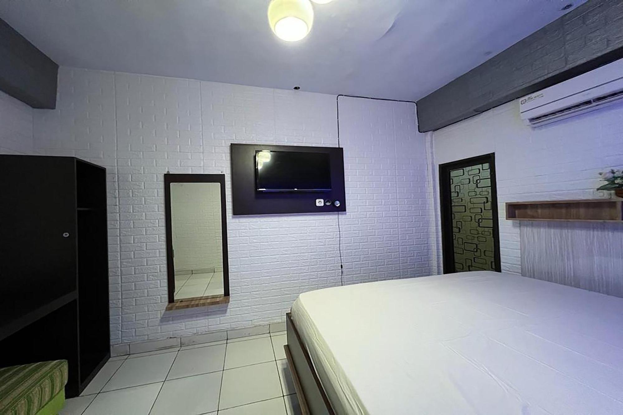 Oyo 91757 Surya Hotelneartaman Anggrek Pkk Watansoppeng Lalabata Kültér fotó