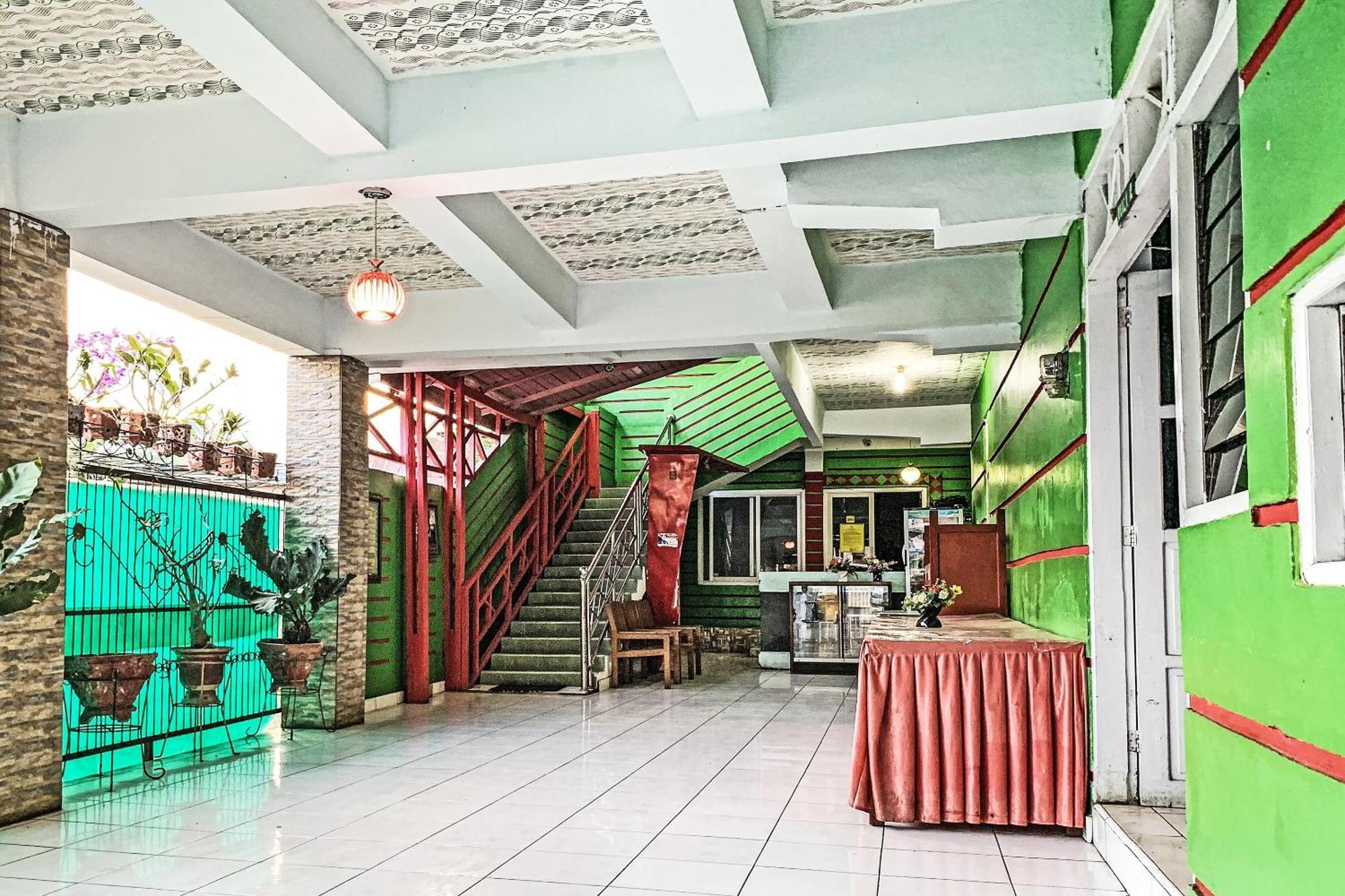 Oyo 91757 Surya Hotelneartaman Anggrek Pkk Watansoppeng Lalabata Kültér fotó